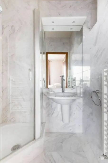 Avenue Montaigne Luxury Apartment 2Br 4P * Parijs