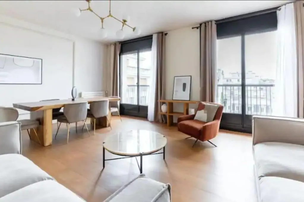 Avenue Montaigne Luxury Apartment 2Br 4P